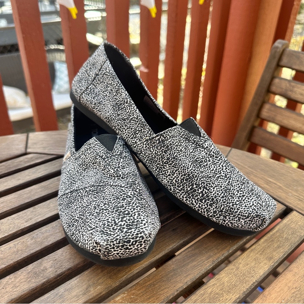 Toms Off White Mini Cheetah Print Canvas Women's 9 Classics Shoes